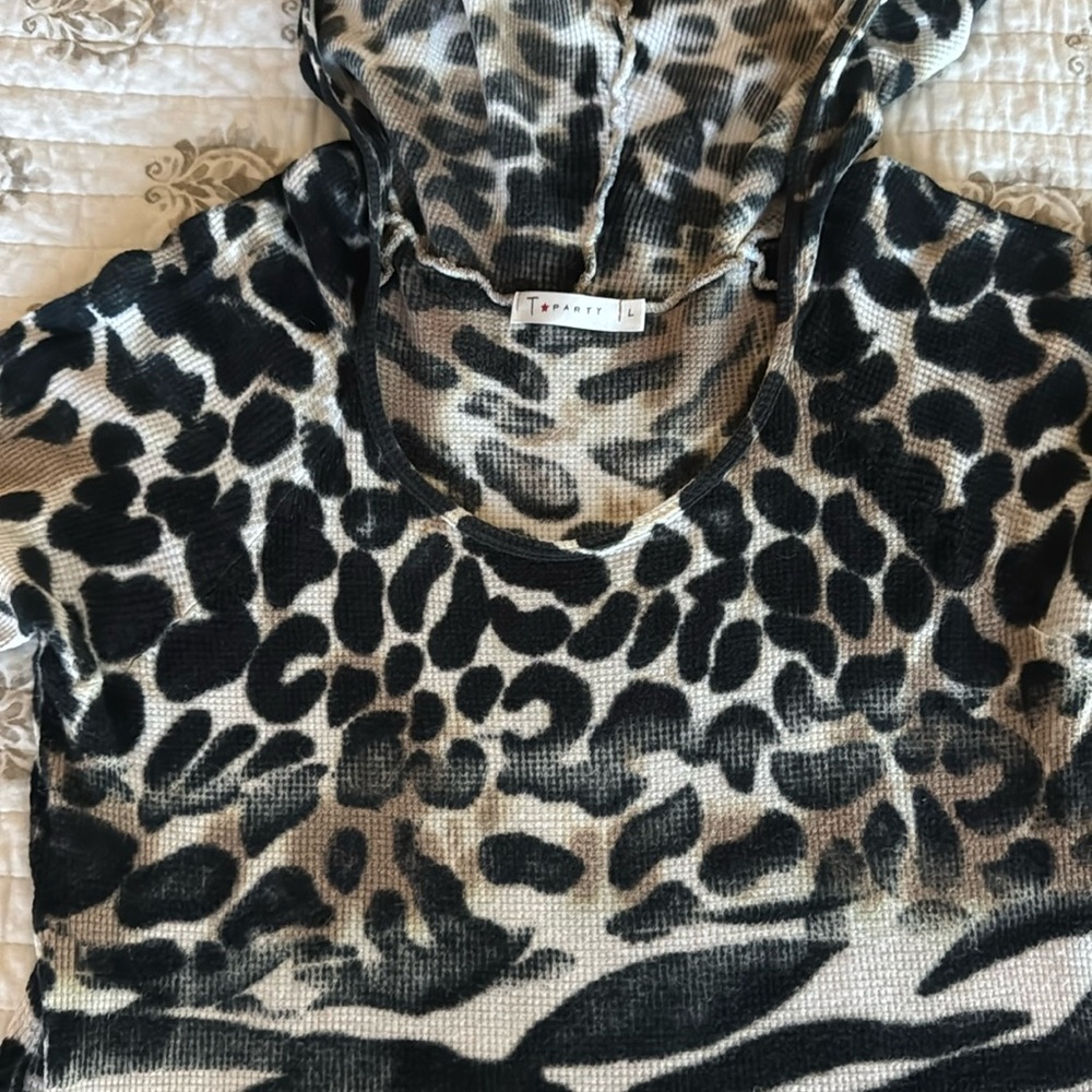 Tea party animal pattern long sleeved top size large
